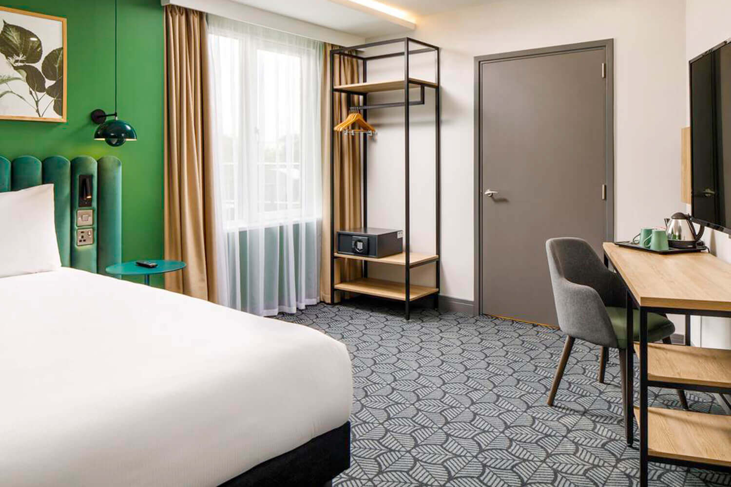 https://tableplacechairs.com/wp-content/uploads/2021/08/IBIS-STYLES-LONDON-for-web-1.jpg